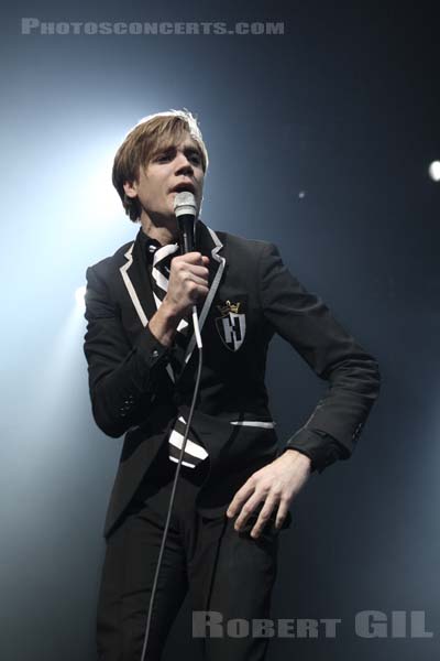 THE HIVES - 2008-04-20 - PARIS - Zenith - Per Almqvist